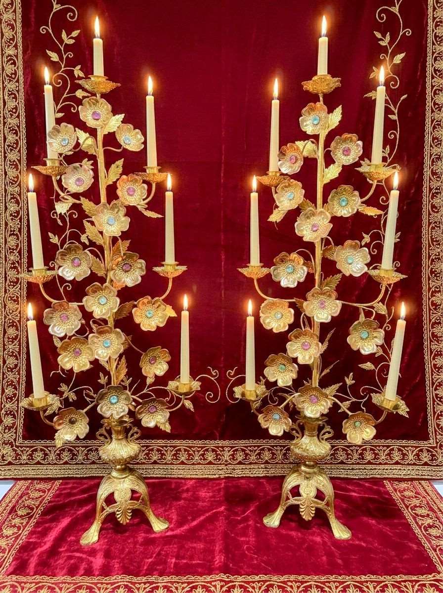 Pareja de candelabros florales franceses en bronce dorado (90 cm)