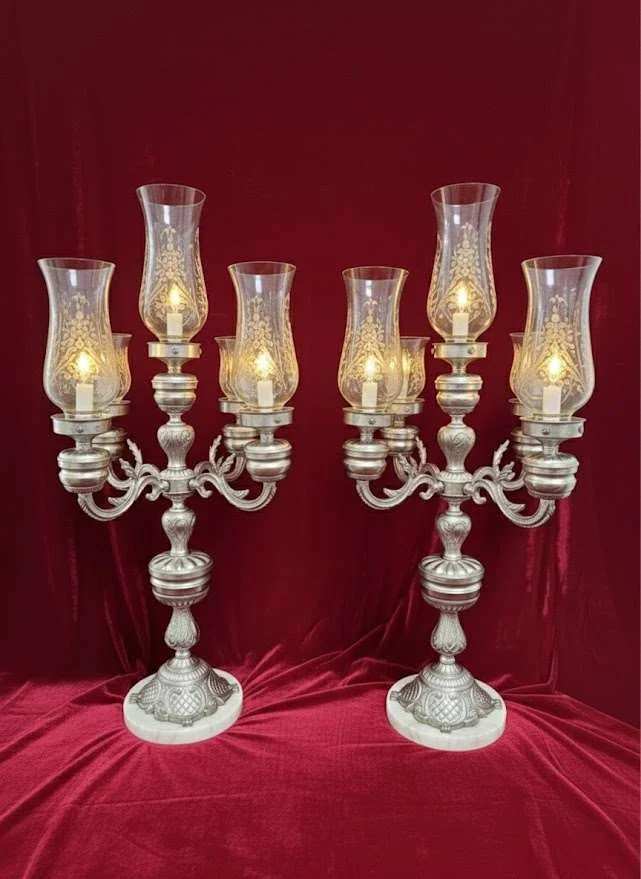 Pareja de candelabros cinco luces con tulipas (50 cm)