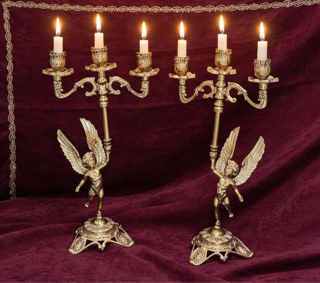 Pareja de candelabros con ángeles en bronce dorado (38 cm)