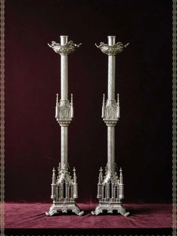 Pareja de Candeleros Neogóticos (65 cm)