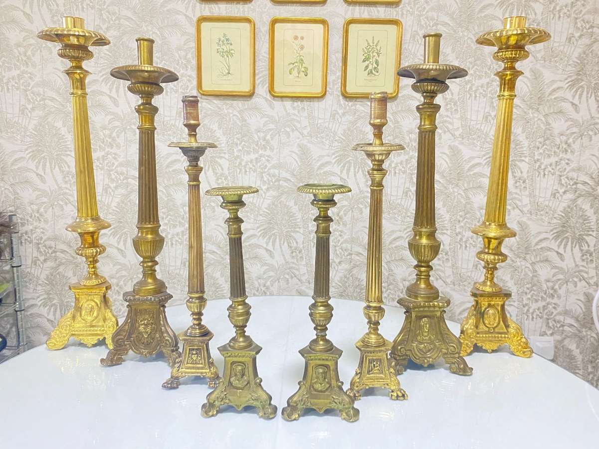 Pareja de Candeleros Clásicos Plateados (25 cm)