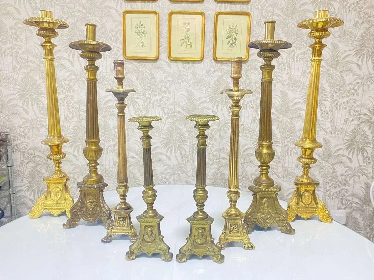 Pareja de Candeleros Clásicos Plateados (25 cm)